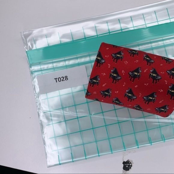 Alynn  I Red Piano NeckTie - Picture 5 of 5